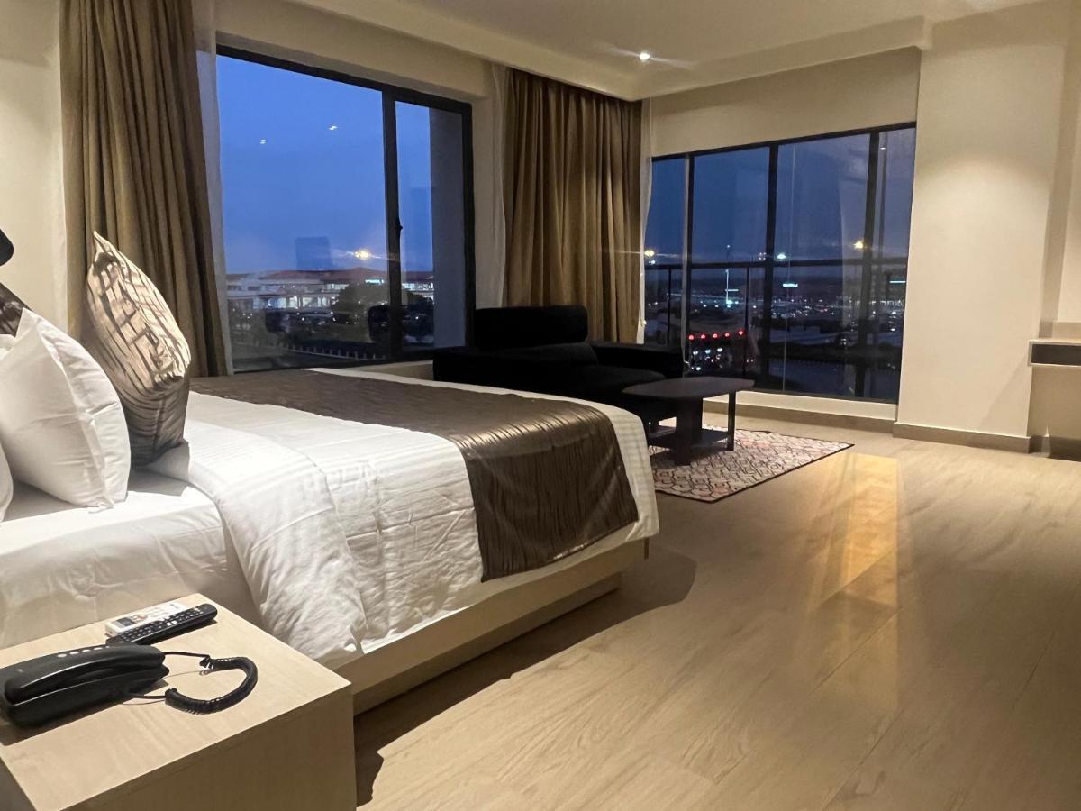 Presidency Airport Hotel Kochi Екстер'єр фото