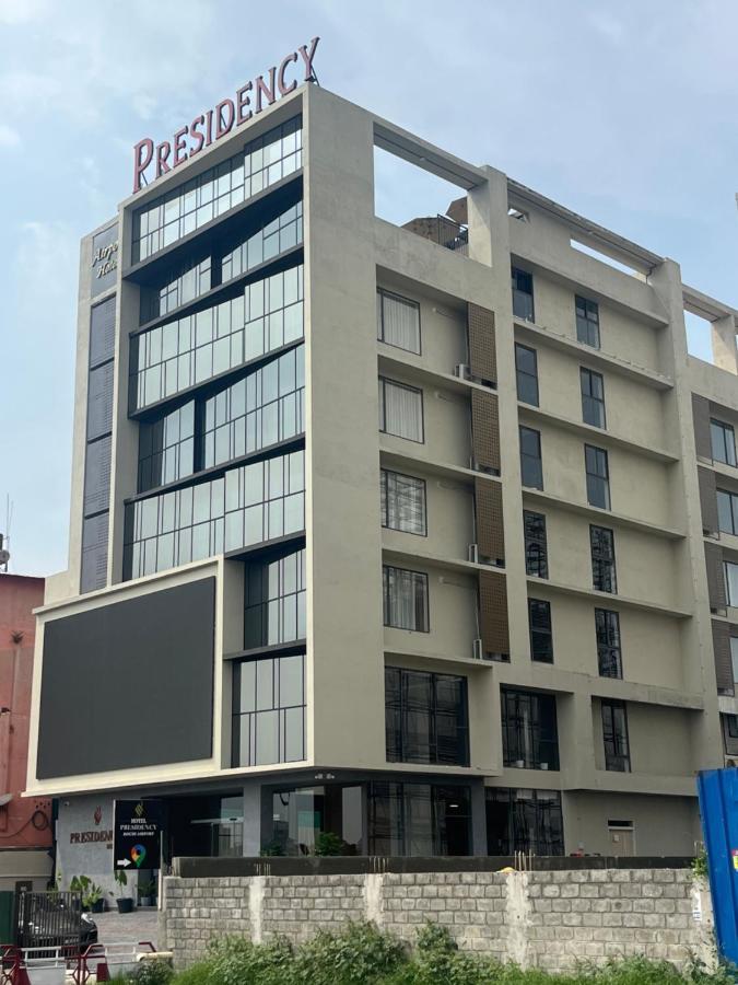 Presidency Airport Hotel Kochi Екстер'єр фото