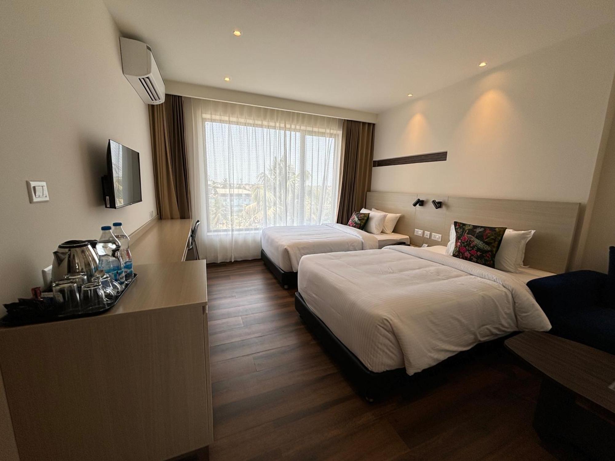 Presidency Airport Hotel Kochi Екстер'єр фото