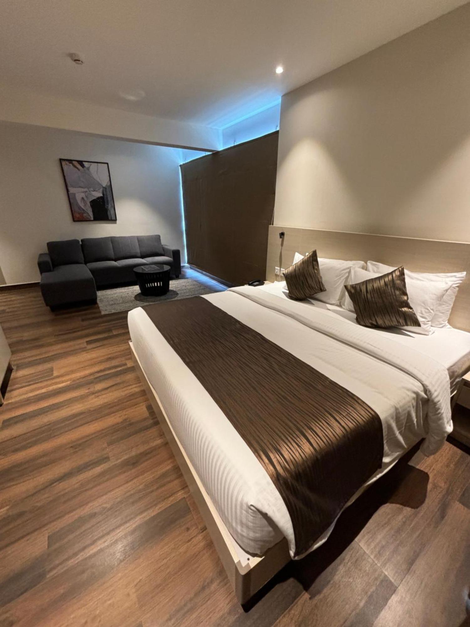Presidency Airport Hotel Kochi Екстер'єр фото
