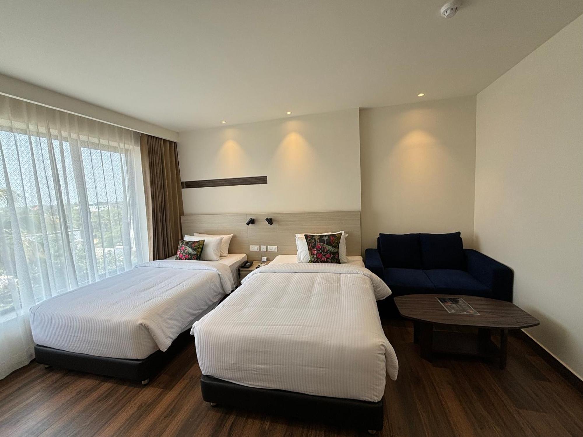 Presidency Airport Hotel Kochi Екстер'єр фото