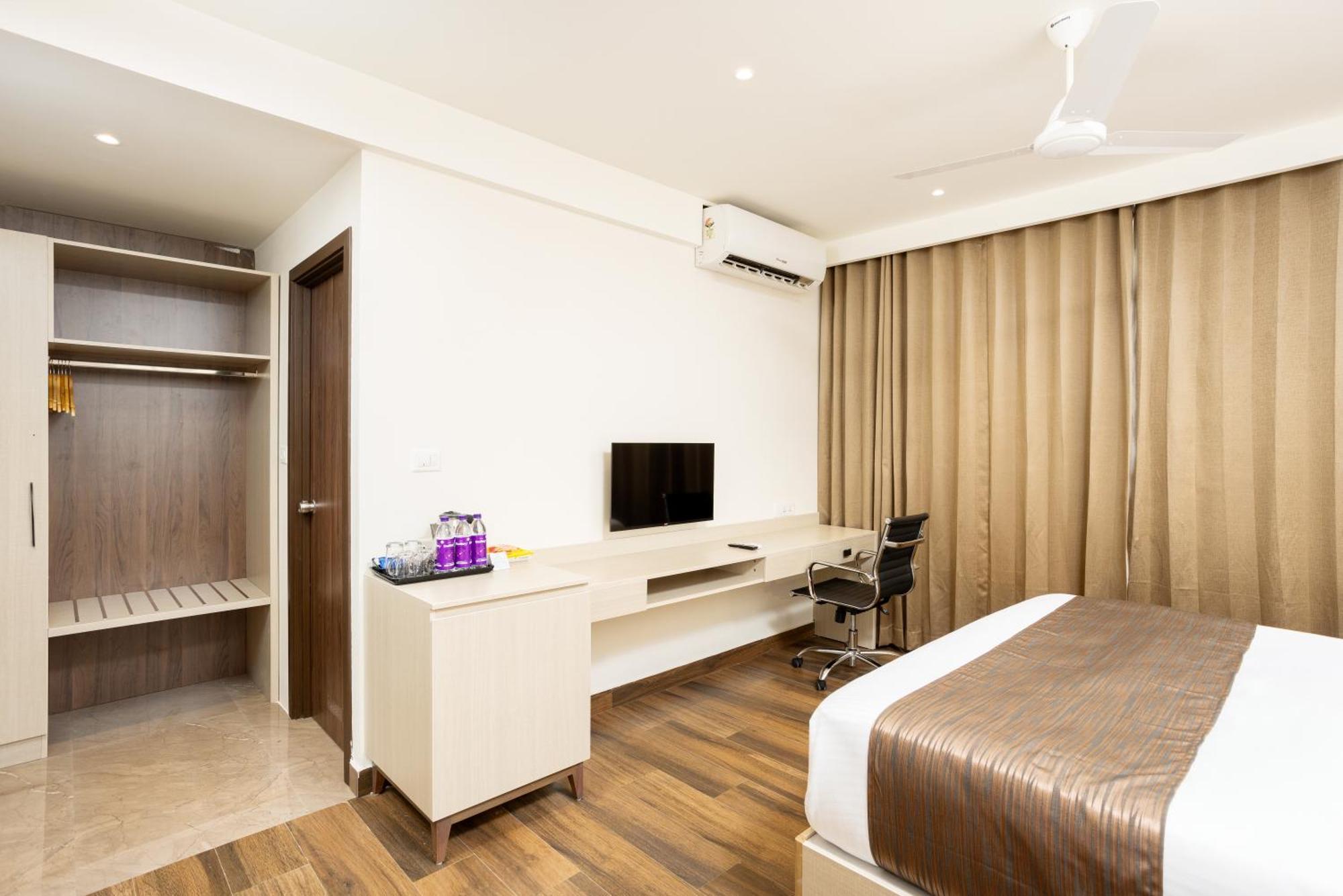 Presidency Airport Hotel Kochi Екстер'єр фото